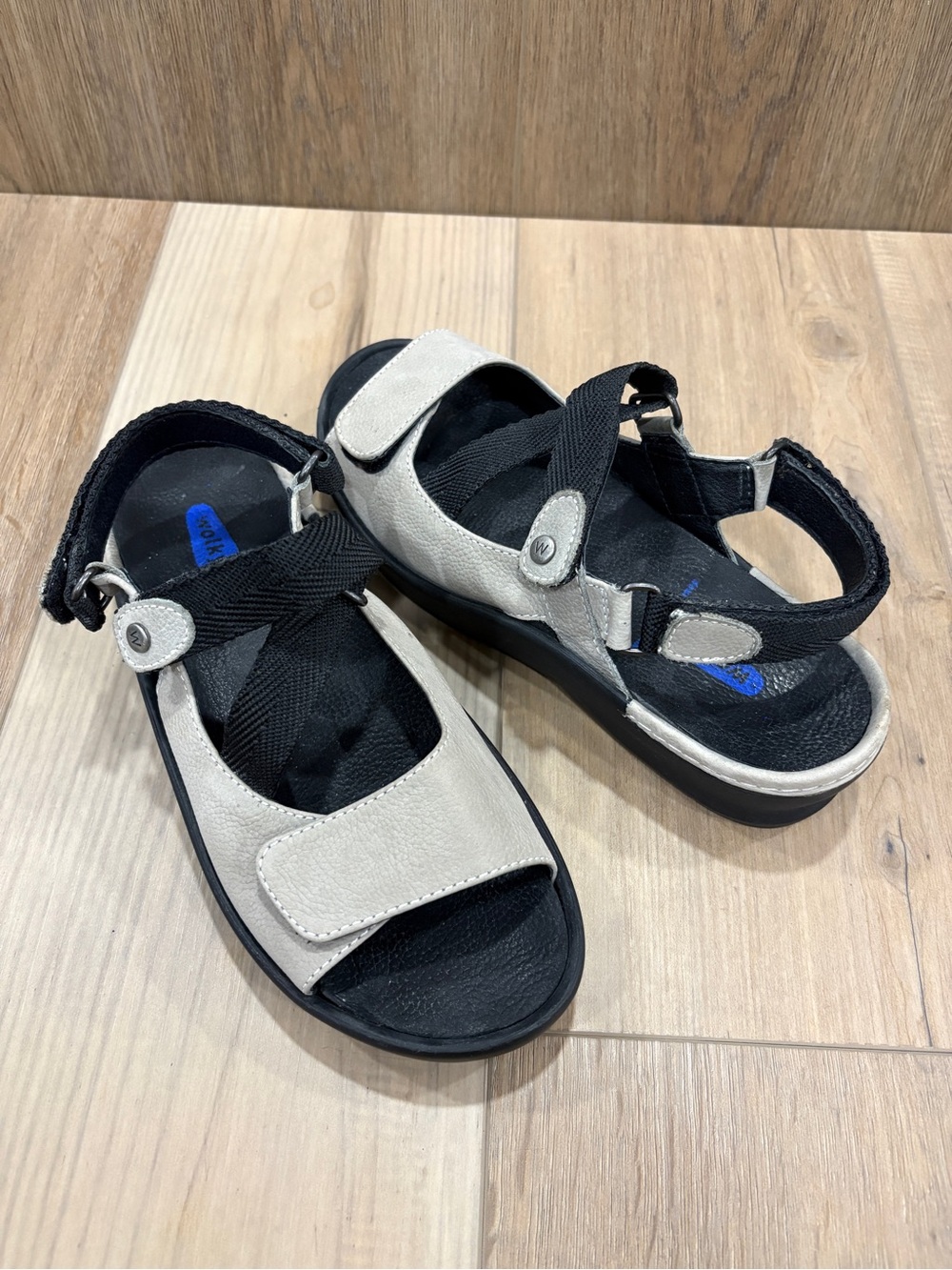 Wolky Adjustable Leather Comfort Sandal Lisse Light Gray